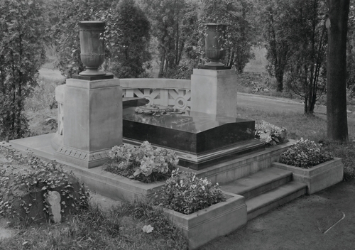 Grób wojewody śląskiego Józefa Rymera na katowickim cmentarzu przy ul. Francuskiej (fot. NAC)