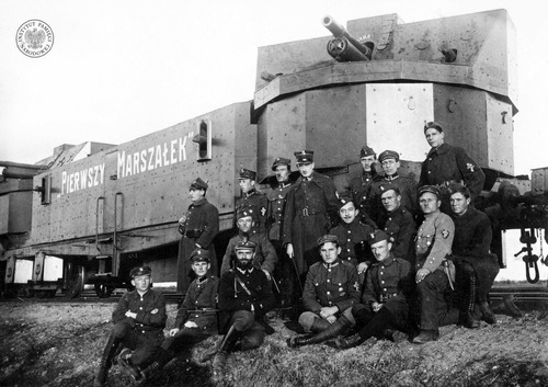 Załoga pociągu „Pierwszy Marszałek”, lata 1919-1921. Cyfrowa kopia zdjęcia przekazana do zasobu IPN przez p. Andrzeja Kapłańskiego (fot. z zasobu IPN)