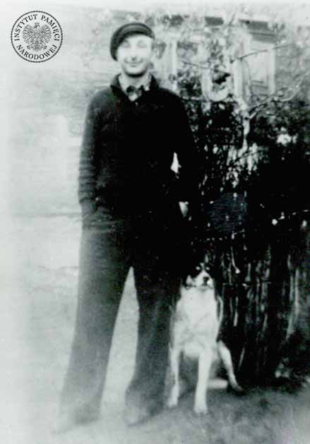 Wiktor Stryjewski „Cacko”, „Zbyszko” (ur. 1916 r.) – podoficer WP, w I (AK) i II Konspiracji na północnym Mazowszu; służył najpierw w ROAK, a potem w 11. Grupie Operacyjnej NSZ. To żołnierze patrolu „Cacki” wykonali wyrok na Władysławie Rypińskim. Zamordowany w katowni UB przy ul. Rakowieckiej w Warszawie w 1951 r. Miejsce ukrycia jego szczątków pozostaje nieznane (fot. z zasobu AIPN)