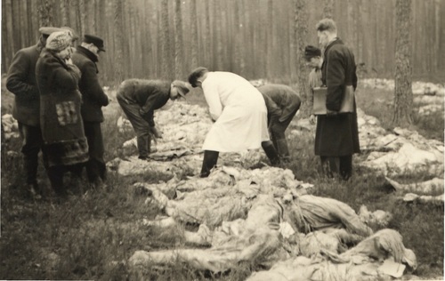 Ekshumacje w Piaśnicy, 1946 r. (fot. z zasobu AIPN)