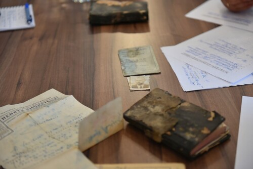 Pamiętnik i inne archiwalia po kpt. Zygmuncie Ponikowskim, 2024 r. (fot. Żaneta Wierzgacz, IPN)