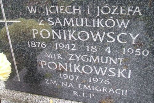 Epitafium na jednym z grobów na starej części cmentarza Centralnego w Siedlcach