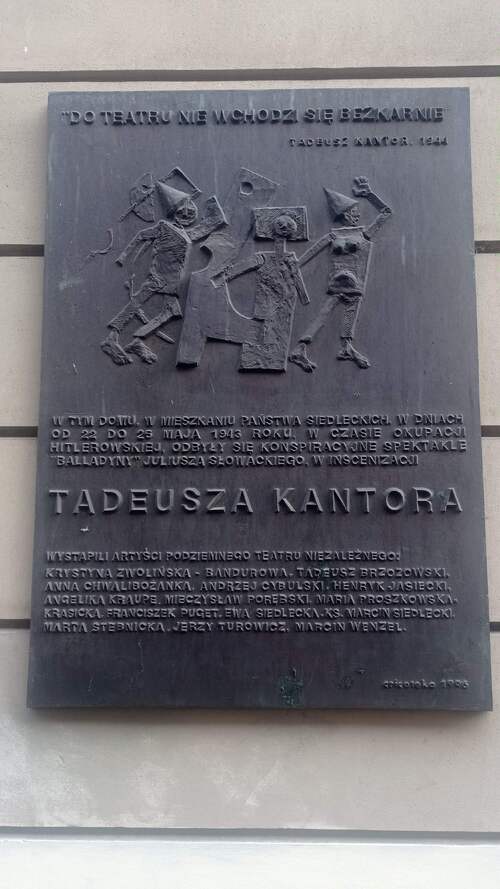 Tablica pamiątkowa przy ulicy Szewskiej 21 w Krakowie (fot. IPN)