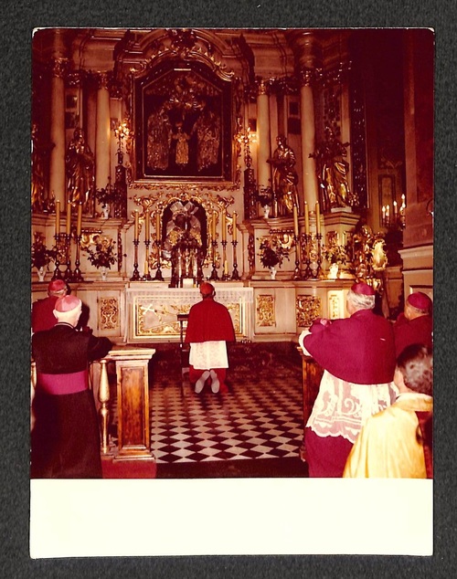 Pielgrzymka w Kaliszu [brak daty]. Fot. ze zbiorów Archiwum Państwowego w Lesznie (spóścizna po ks. prałacie Teodorze Korczu)