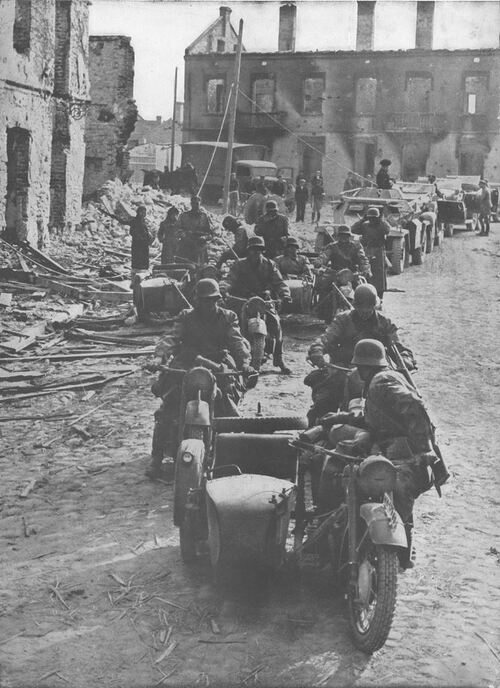 Photo from the album <i>Der grosse Deutsche Feldzug gegen Polen. Eine Chronik des Krieges in Wort und Bild</i>, from the archives of the Institute of National Remembrance