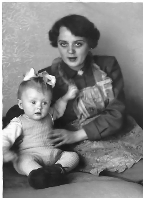 Alicja Szletyńska z córką Ewą (fot. ze zbiorów Andrzeja Szletyńskiego)