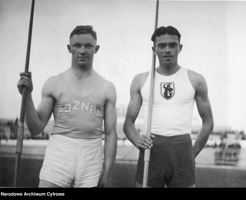 Lokajski i Turczyk, bohaterowie meczu na stadionie Wojska Polskiego w Warszawie (fot. z zasobu NAC)