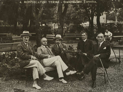 Andrzej Lubomirski podczas spotkania biznesowego (drugi z lewej), 1930 r., Włochy (fot. ze zbiorów Muzeum - Zamku w Łańcucie)