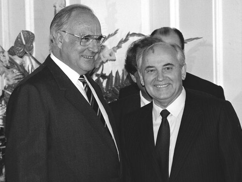 Kanclerz Republiki Federalnej Niemiec Helmut Kohl i  przewodniczący Rady Najwyższej ZSRS Michaił Gorbaczow (fot. Bundesregierung, fotograf: Burkhard Jüttner)