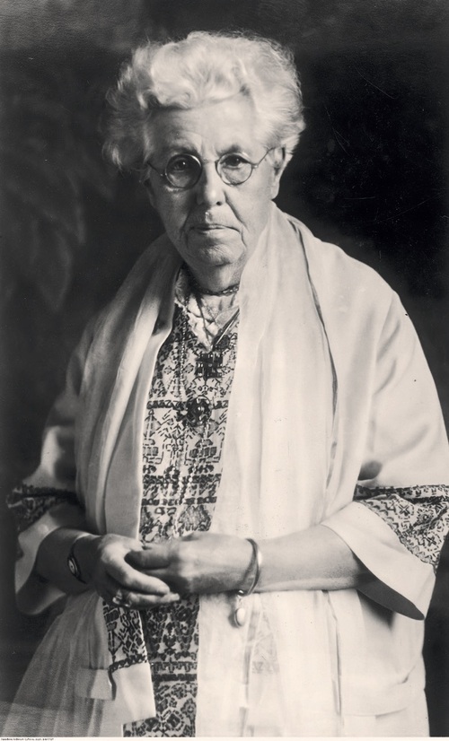 Annie Besant, brytyjska teozofka, następczyni Heleny Bławatskiej. Zdjęcie z lat 1919-1931. (fot. z zasobu NAC)