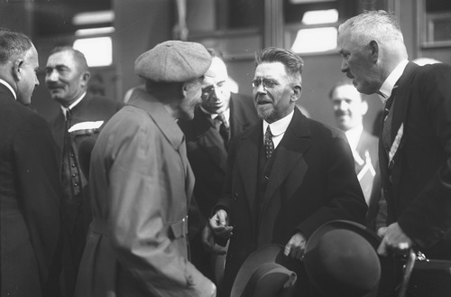 „Dożynki Reymontowskie” w Wierzchosławicach, sierpień 1925 r. Widoczni m.in. Władysław Reymont i Wincenty Witos (fot. z zasobu NAC)