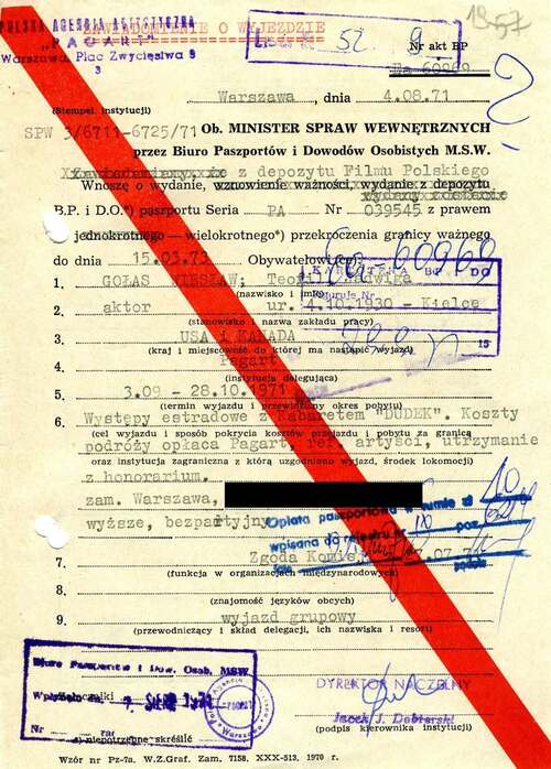 Wniosek do Biura Paszportów i Dowodów Osobistych MSW o wydanie Wiesławowi Gołasowi paszportu na wyjazd do USA i Kanady na występy z kabaretem „Dudek”. Warszawa, 4 sierpnia 1971 r. (sygn. IPN)