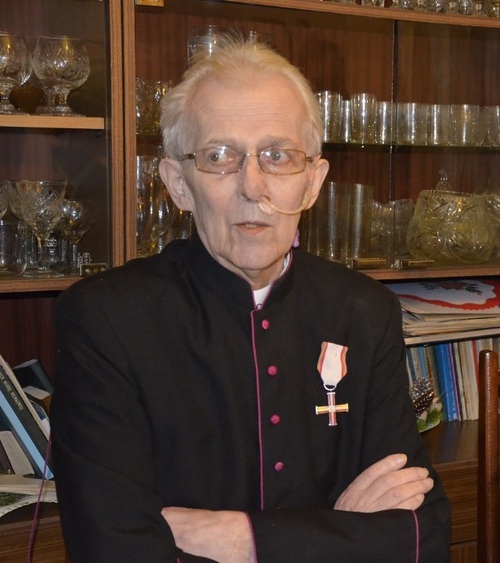 Ks. Eugeniusz Dryniak w dniu wręczenia Krzyża Wolności i Solidarności za działalność opozycyjną - Nowy Zagórz, 11 stycznia 2019 (fot. IPN)