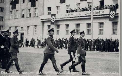 Wizyta Adolfa Hitlera w Gdyni, zdjęcie wykonane przed Urzędem Miasta