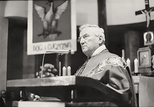 Ks. Teofil Bogucki wygłasza homilię na Mszy św. za Ojczyznę, 28 listopada 1982 r. Fot. ODŻiKJP