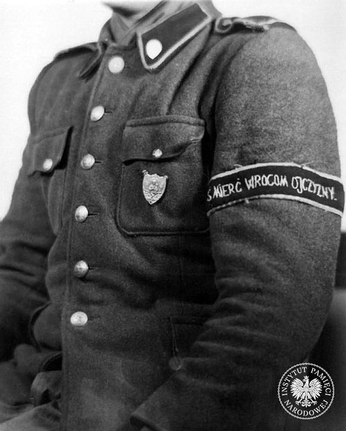 Mundur Wincentego Morawskiego ps. „Rota”, żołnierza oddziału Narodowego Zjednoczenia Wojskowego st. sierżanta Mieczysława Dziemieszkiewicza ps. „Rój, uczestnika akcji na stację PKP w Pomiechówku. Mundur został zarekwirowany przez UB po aresztowaniu „Roty” 20 października 1950 r. (fot. z zasobu AIPN)