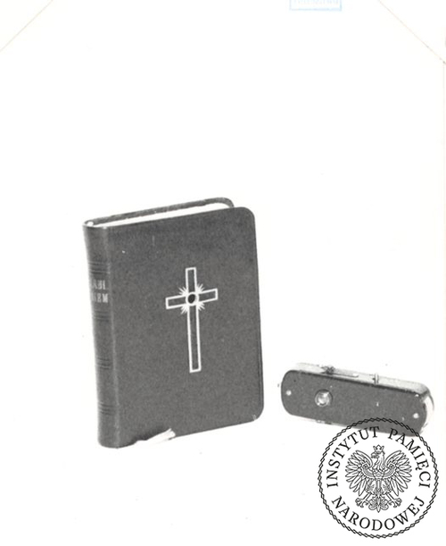 Kamuflaż ukrywający sprzęt do obserwacji (fot. z zasobu IPN)