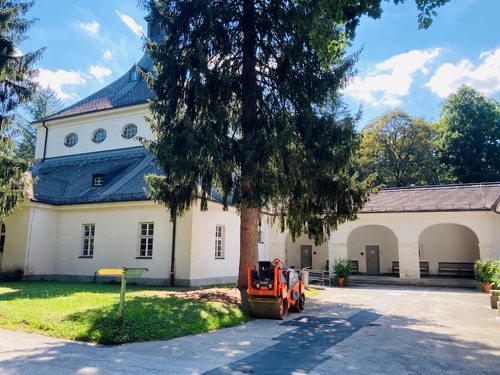 Monachium. Aussegnungshalle, kaplica na cmentarzu, 2022 r. (fot. Remigiusz Ławniczak)