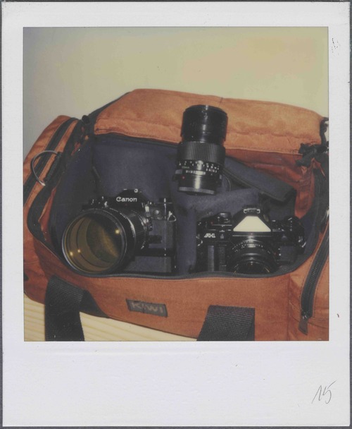 Sprzęt fotograficzny zarekwirowany w trakcie zatrzymania Fredericka i Barbary Myer w Makowie Mazowieckim. Źródło: AIPN