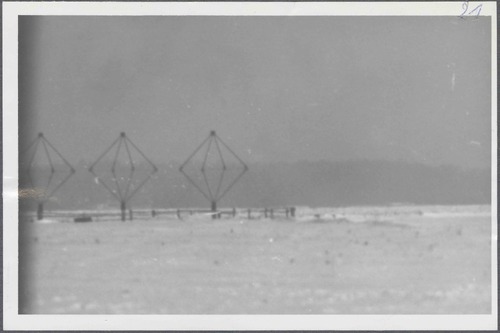 Fragment naświetlonego filmu fotograficznego zarekwirowanego w trakcie zatrzymania Fredericka i Barbary Myer w Makowie Mazowieckim. Źródło: AIPN