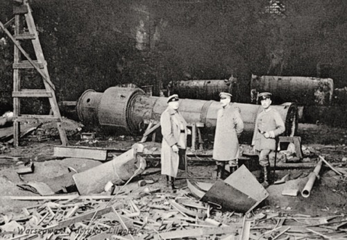 Hala produkcyjna Zakładów Mechanicznych „Lilpop, Rau i Loewenstein” po wywiezieniu, na rozkaz władz carskich, maszyn i urządzeń na Ukrainę, Warszawa 1915 r. (ze zbiorów Biblioteki Narodowej)