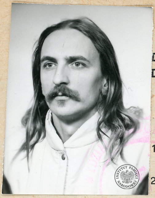 „Idąc cmentarną aleją, szukam Ciebie mój przyjacielu…”