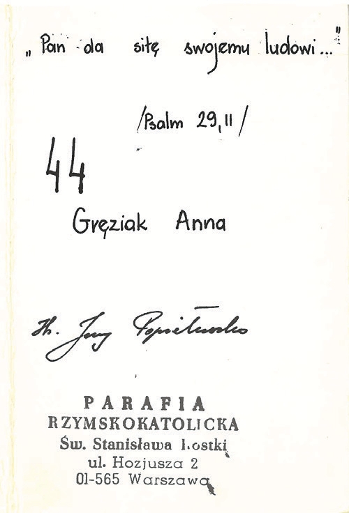Legitymacja Anny Gręziak – uczestnika uniwersytetu robotniczego w kościele św. Stanisława Kostki w Warszawie – z podpisem ks. Jerzego Popiełuszki (fot. ze zbiorów Anny Gręziak)