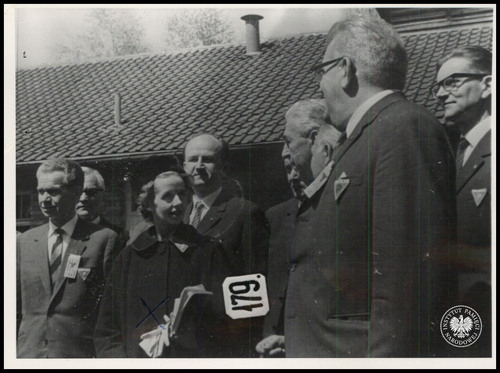Operational photo most likely taken during Sue Ryder’s stay in Poland. She is marked with a cross. (photo from the Archives of the Institute of National Remembrance)