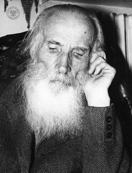 Ks. Jan Zieja, kapelan wojskowy w czasie wojny z bolszewikami w 1920 r. i z Niemcami we wrześniu 1939 r., powstaniec warszawski, działacz opozycji demokratycznej w PRL, autor licznych prac religijnych. To on w chwili powstania Tajnej Armii Polskiej przyjął przysięgę jej dowództwa. Fotografia z lat osiemdziesiątych XX w. (fot. z zasobu IPN)