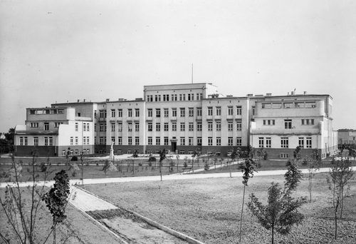 Nowo wybudowany szpital im. Przemysława II w Kaliszu, 1937 r. (fot. z zasobu NAC)