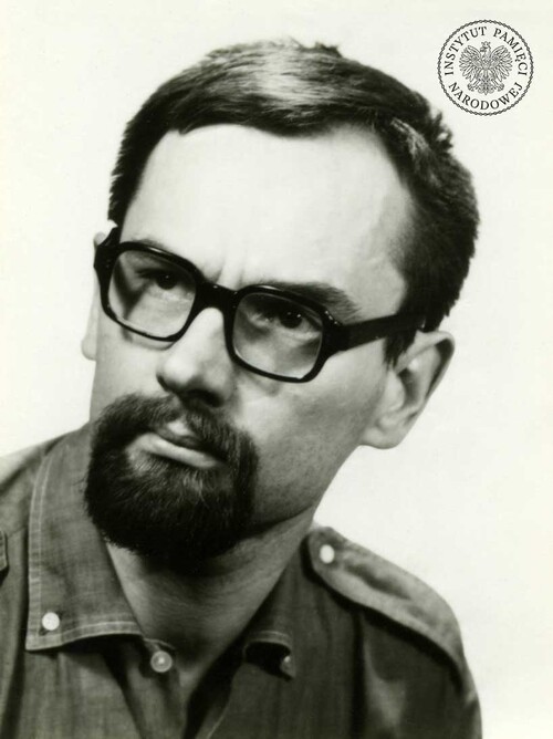 Andrzej Kurylewicz, zdjęcie z kwestionariusza z akt paszportowych, 1974 r. (fot. z zasobu IPN)