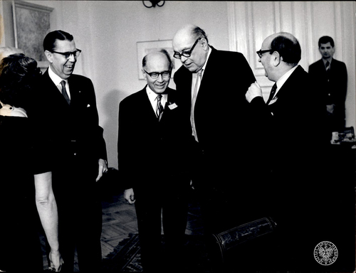 Participants of the Reunion of Former Nuremberg Correspondents ring a break in the proceedings. Photo from the Archives of the Institute of National Remembrance