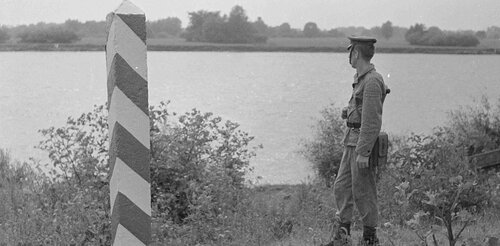 Posterunek graniczny w Czelinie nad Odrą (najprawdopodobniej 1968 r.). Z zasobu IPN