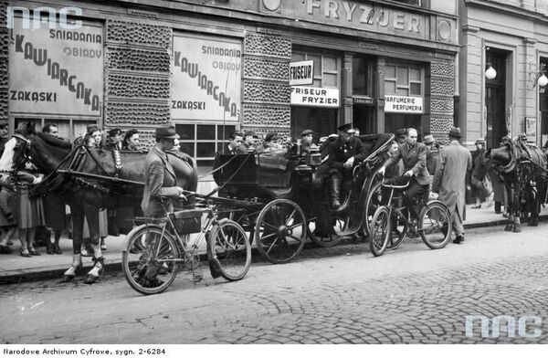 „<i>Polnische Bürgermeister und der Holocaust: Besatzung, Verwaltung und Kollaboration</i>” – fałszywy obraz Holokaustu