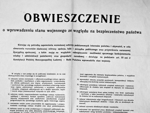 Obwieszczenie Rady Państwa o wprowadzeniu stanu wojennego. Fot. Wikipedia Commons/domena publiczna