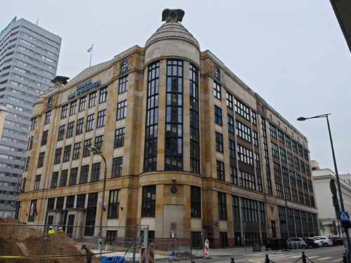 Budynek Banku Towarzystw Spółdzielczych, zwany domem Pod Orłami, współcześnie (fot. K. Adamów)