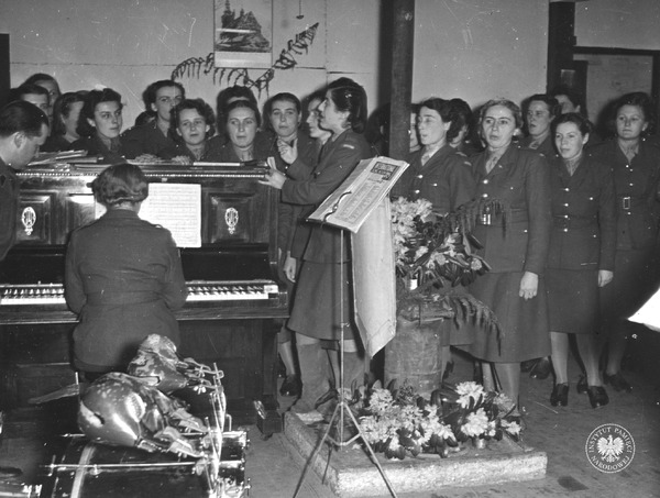 „Walka z depresją i rozgoryczeniem”. Praca kulturalno-oświatowa w szeregach Polskich Sił Zbrojnych na Zachodzie