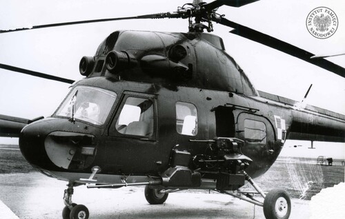 Prototyp Mi-2 z 1970 r. uzbrojonego w działko 23 mm i 4 karabiny PKT 7,62 mm (fot. z zasobu AIPN)