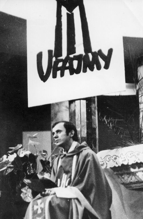 Ks. Jerzy Popiełuszko podczas Mszy św. za Ojczyznę(fot. z zasobu AIPN)