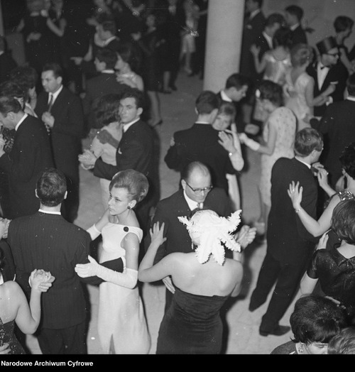 Bal sylwestrowy w Pałacu Kultury i Nauki, lata 60. XX w. (fot. z zasobu NAC)