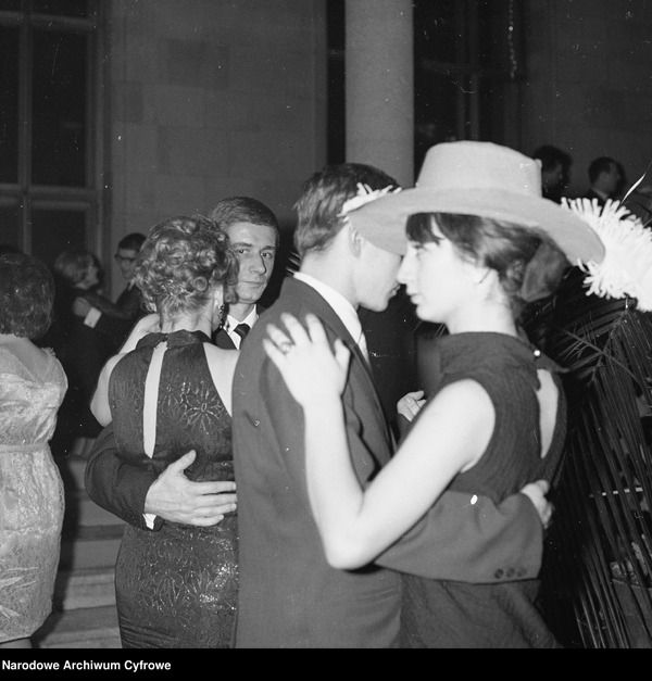 Głośno, hucznie i wesoło! Sylwester w PRL