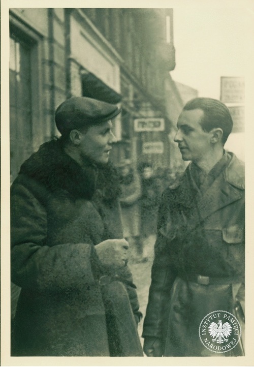 Jan Rodowicz „Anoda” (z prawej) z przyjacielem z konspiracji Józefem Saskim „Katodą”, z którym wspólnie wzięli udział w akcji pod Arsenałem 26 marca 1943 r. Fot. z zasobu AIPN