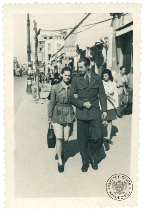 Jan Rodowicz z narzeczoną Alicją Arens, 1945 lub 1946 r. Fot. z zasobu AIPN