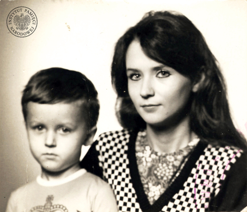 Alina Pienkowska z synem Sebastianem - fotografia pochodzi z przechowywanych w Archiwum IPN