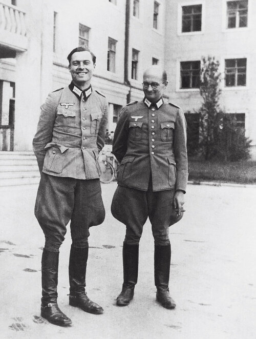 Claus von Stauffenberg wraz z Albrechtem Mertzem von Quirheimem, 1944 r. (fot. domena publiczna)