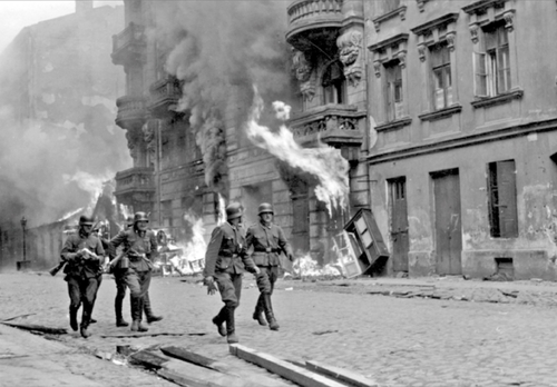 German soldiers in 1943 during liquidation of the German-delimited Jewish quarter in Warsaw (photo from the Archives of the Institute of National Remembrance)