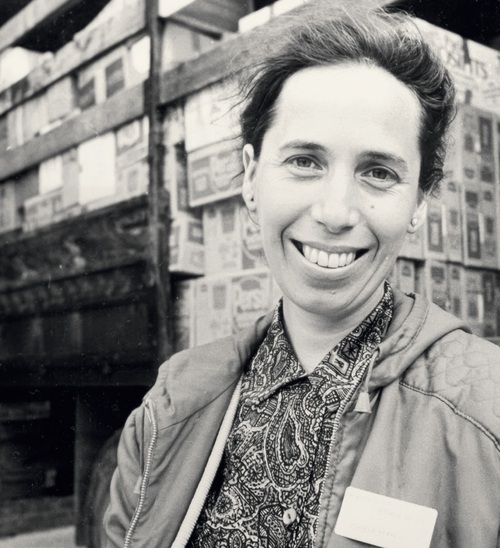 Bożena Laskiewicz przygotowuje transport pomocy dla Polski, lata osiemdziesiąte (fot. ze zbiorów Medical Aid for Poland Fund)