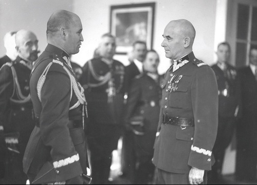 Gen. Józef Zając w rozmowie z marsz. Edwardem Śmigłym-Rydzem podczas wizyty delegacji kół pułkowych i Związku Legionistów, Warszawa 1938 r. (fot. z zasobu NAC)