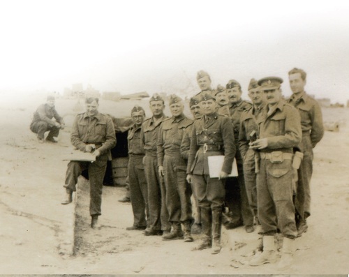 Gen. Józef Zając podczas inspekcji (fot. z zasobu AIPN)