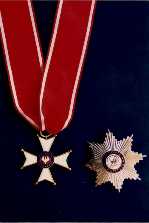 Krzyż Komandorski z Gwiazdą Orderu Odrodzenia Polski, pośmiertnie przyznany Mieczysławowi Dziemieszkiewiczowi w 2007 r. Zdjęcie pochodzi z kolekcji rodziny Dziemieszkiewiczów przekazanej do zasobu IPN przez p. Barbarę Kownacką-Płauszewską w ramach projektu Archiwum Pełne Pamięci (fot. z zasobu IPN)